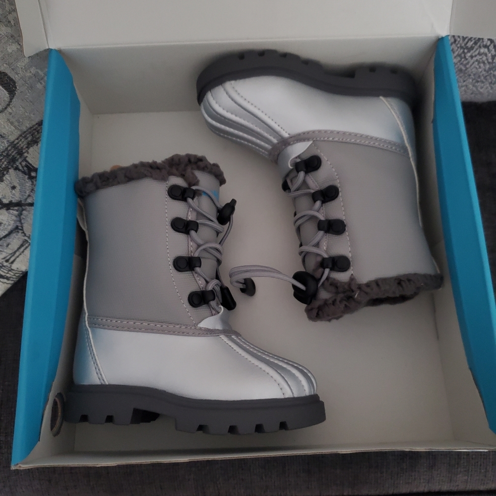 Nib native treklite snow boots childrens 6